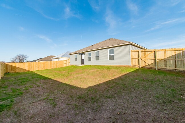 Building Photo - Band New 4 Bedroom Home in Lincoln!