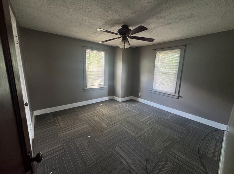 Building Photo - 704 Fishburn Rd