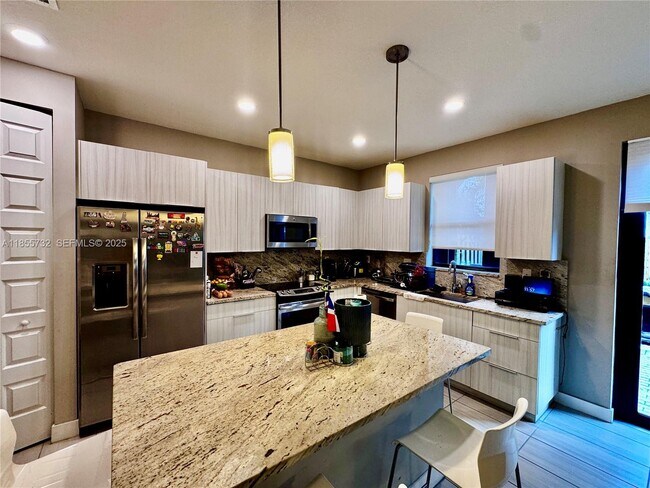 Building Photo - 7924 NW 105th Ave