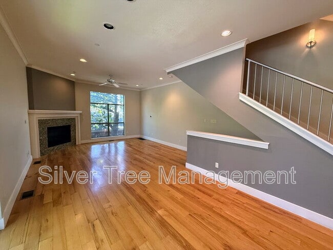 Building Photo - 3204 Wycliff Ave