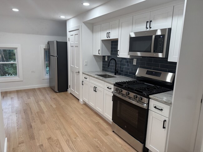 Building Photo - 263 Hawley Ave
