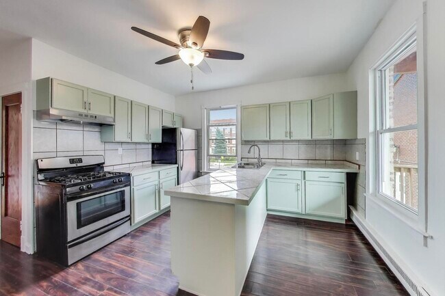 Building Photo - 4409 W Deming Pl