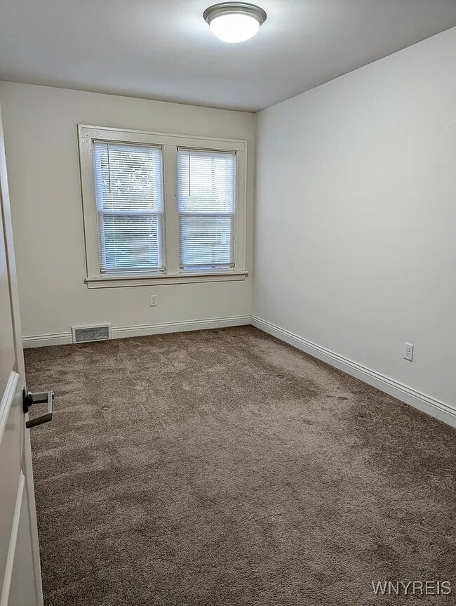 Building Photo - 77 Laverack Ave