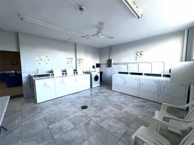 Building Photo - 9700 E Bay Harbor Dr