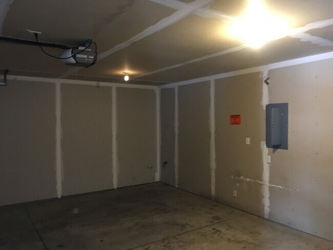 Building Photo - 108 Oriole Path