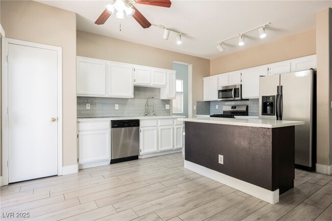 Building Photo - 138 Cam Capri