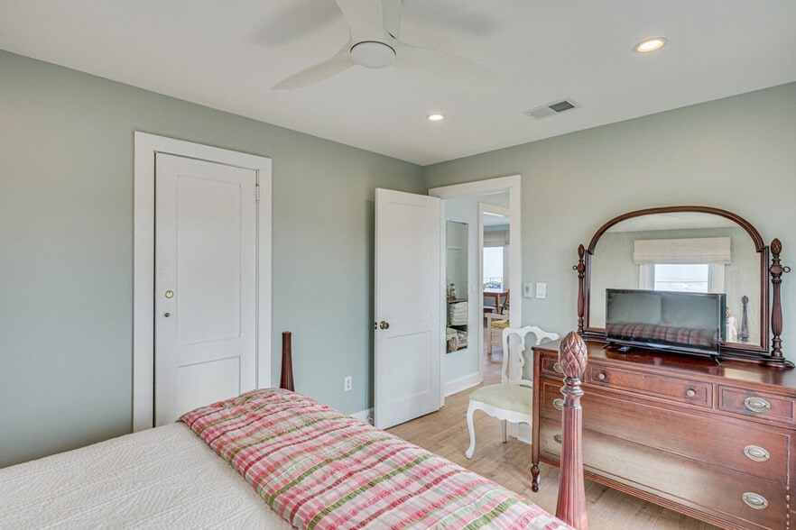 Building Photo - 1718 S Fletcher Ave