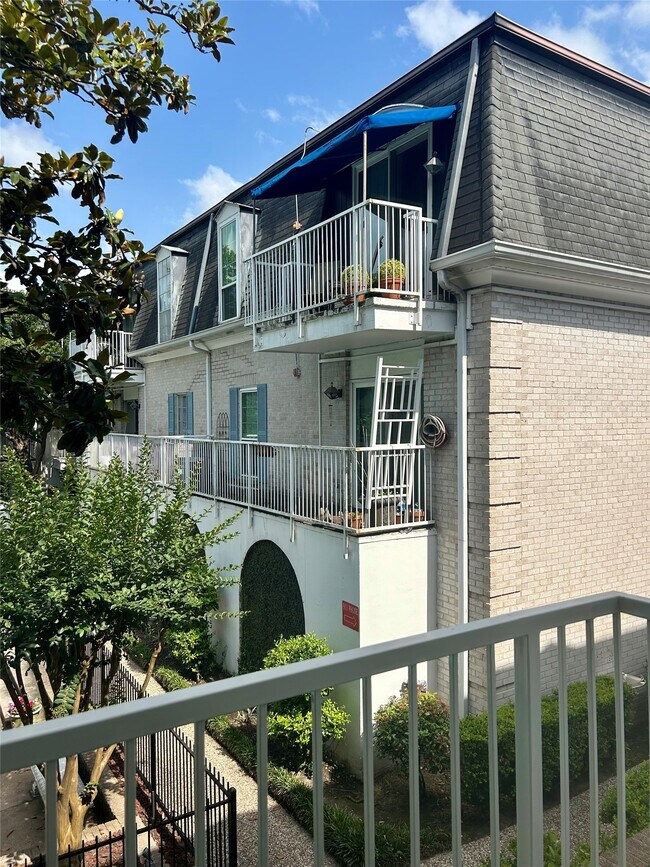 Building Photo - 2601 Bellefontaine