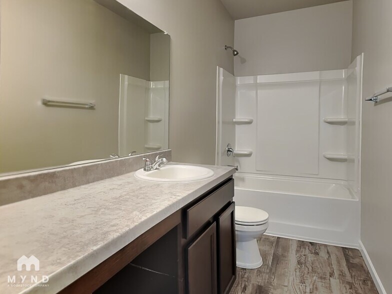 Building Photo - 799 The Heights Ln