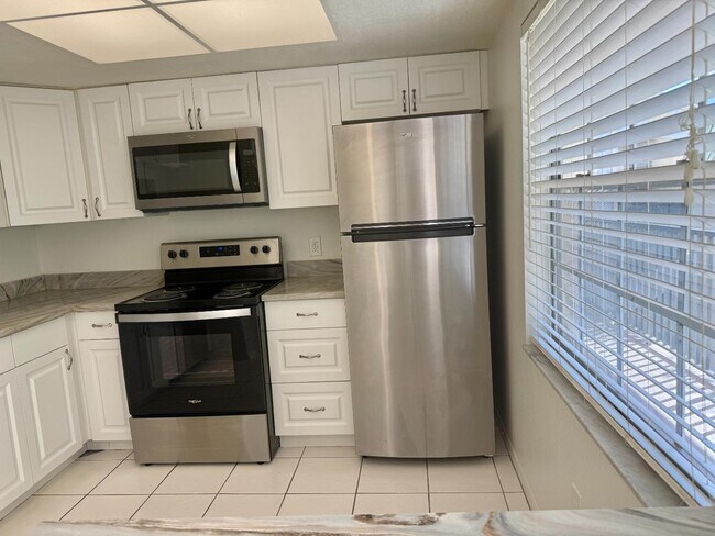 Building Photo - 820 Virginia St