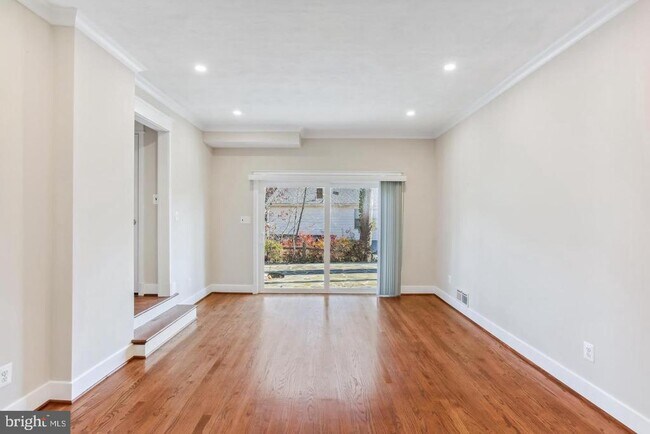 Building Photo - 9303 Fernwood Rd
