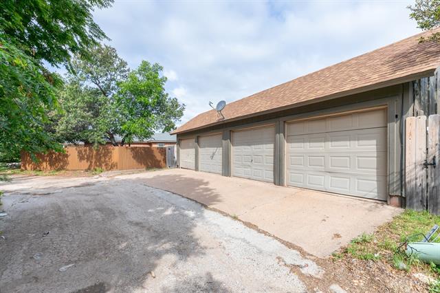Building Photo - 4925 Greenslope Dr