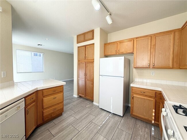 Building Photo - 9289 Mandeville Bay Ave