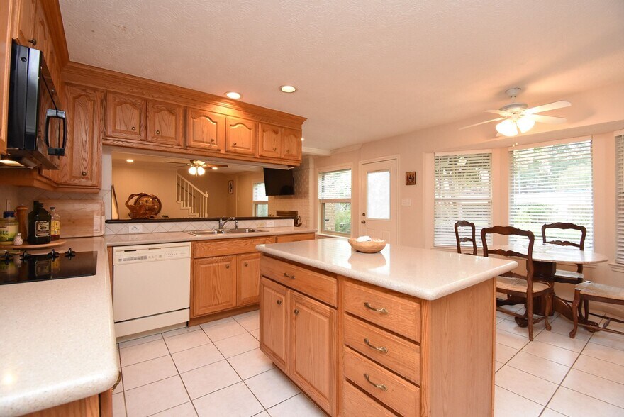 Building Photo - 7907 Aleta Dr