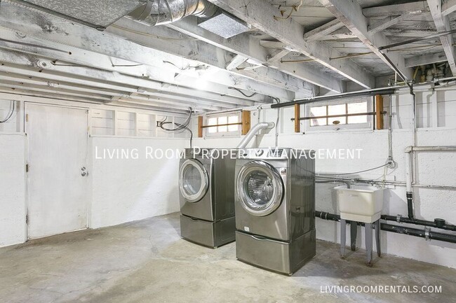 Building Photo - 3639 NE 25th Ave
