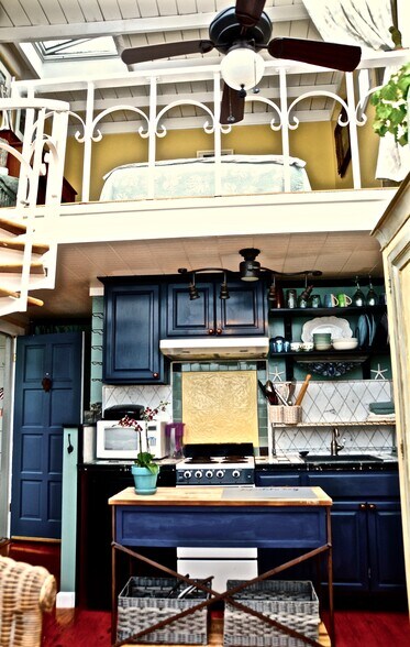 Building Photo - 137 4th St