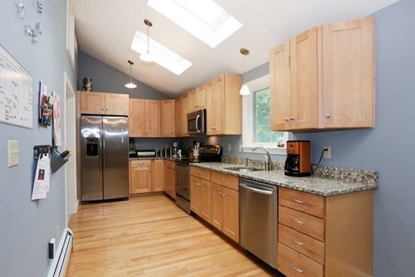 Building Photo - 80 Adams St