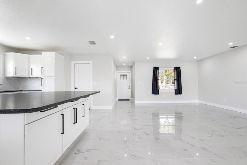 Building Photo - 4740 Payne St