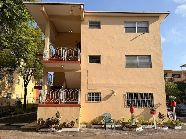 Building Photo - 2441 NW 13th St