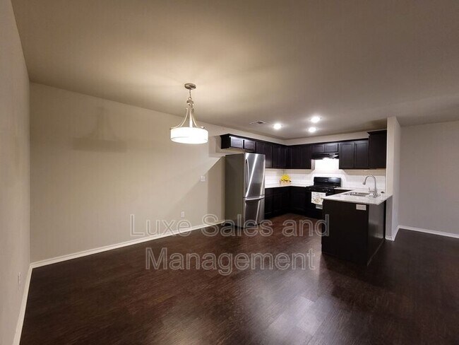 Building Photo - 8808 SW 45th St