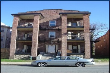 Building Photo - 2431 Callow Ave