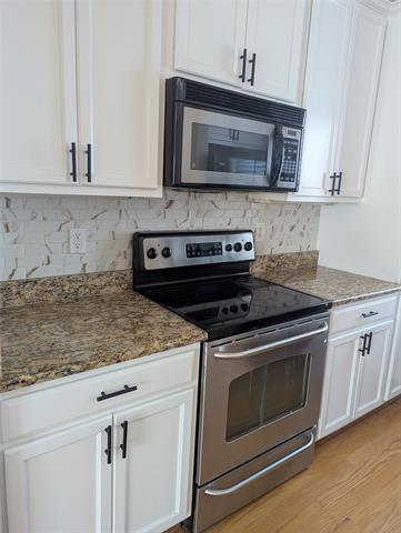 Building Photo - 2415 Stutz Dr