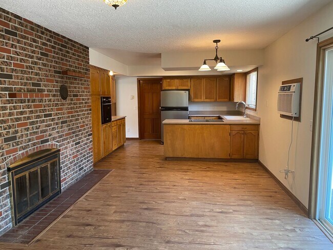 Building Photo - 5005 Eureka Way