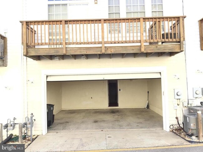 Building Photo - 724 Vestal St