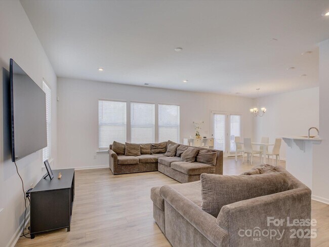 Building Photo - 13124 Rover St