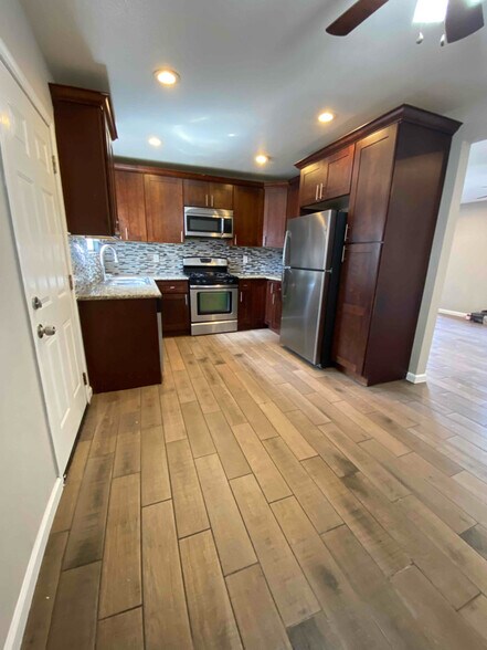 Building Photo - 1610-12 Dahlia Ave