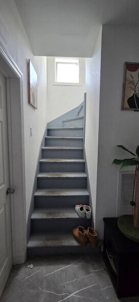 Building Photo - 35 Vernon Ave