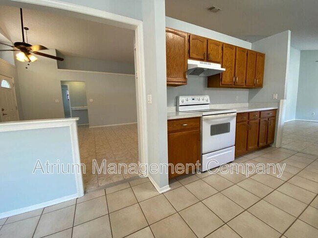 Building Photo - 277 Lakebreeze Cir