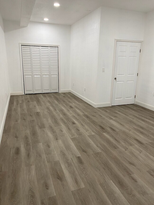 Building Photo - 1500 SW 152nd Plz