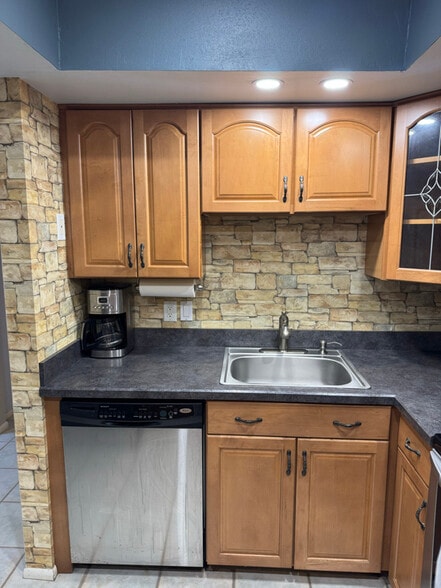 Building Photo - 8396 S Haven Ln