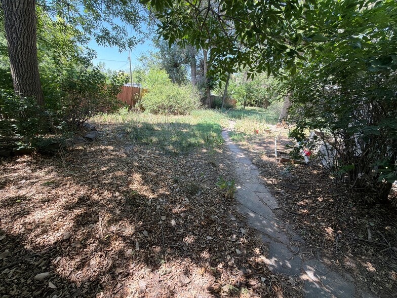 Building Photo - 105 Hankins Ln