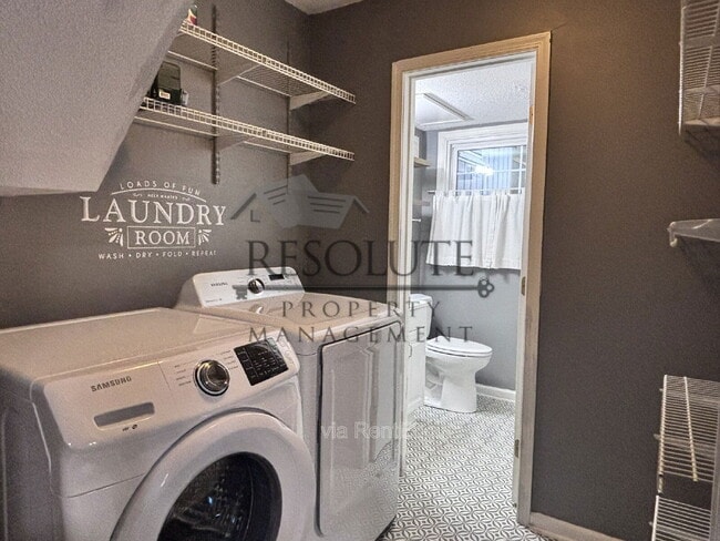 Building Photo - 1200 Brucemont Dr