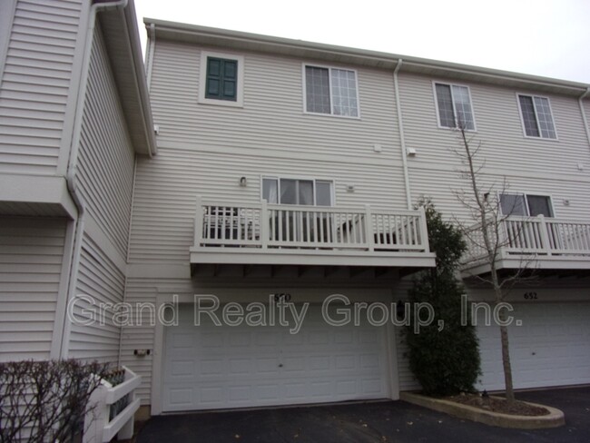 Building Photo - 652 S Rosehall Ln