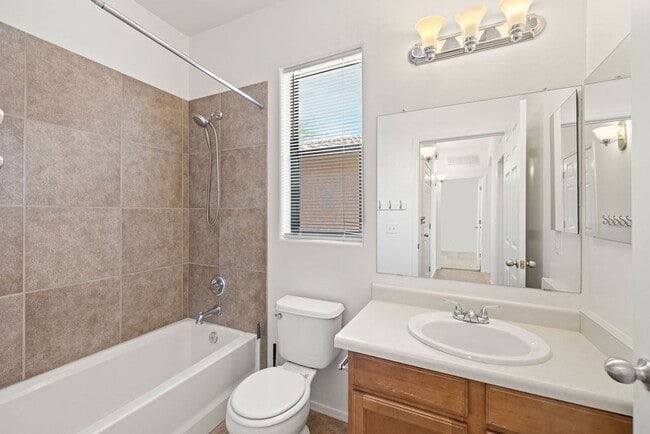 Building Photo - 3 Bedroom Home Located in Sycamore Park