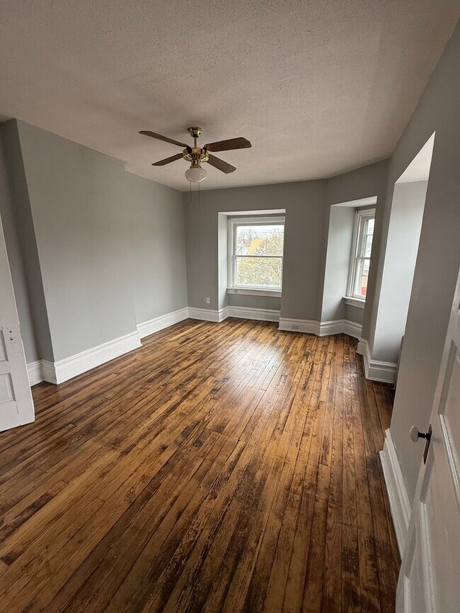 Building Photo - 49 W Commerce St