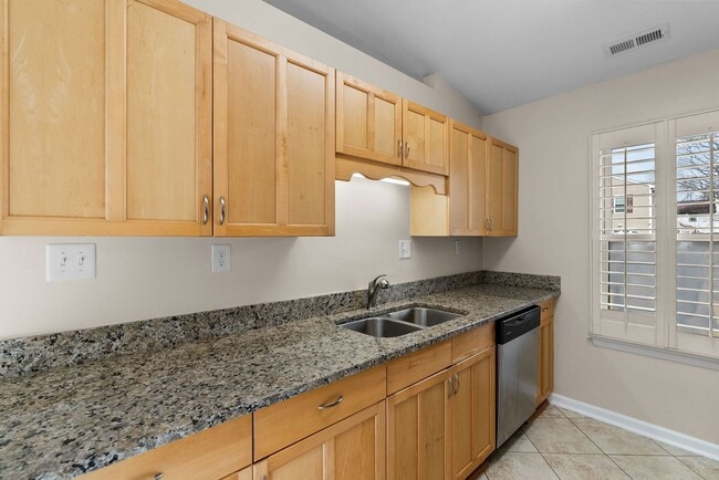 Building Photo - Just Listed in Virginia Beach – Move-In Ready!