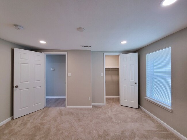Building Photo - BEAUTIFUL REMODELED 3 BEDROOM 2 BATH IN LA...