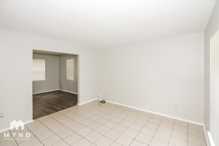 Building Photo - 6875 Embassy Cir