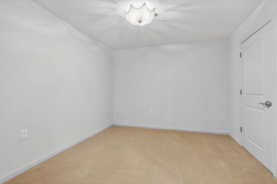 Building Photo - 2900 NE Kendallwood Pkwy