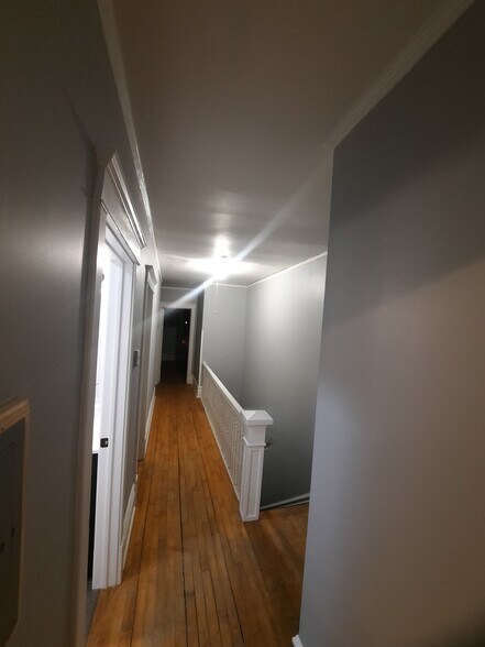 Building Photo - 427 N 10th Ave E