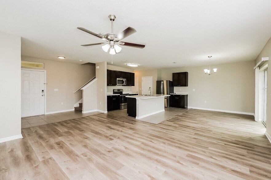 Building Photo - 10430 Whispering Hammock Dr