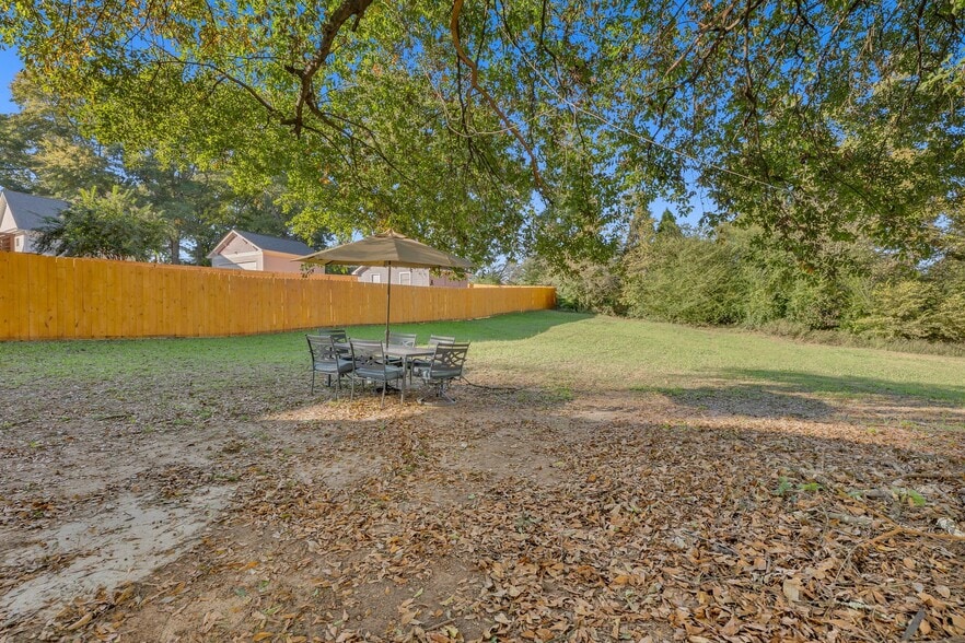 Building Photo - 1329 Walker Ave