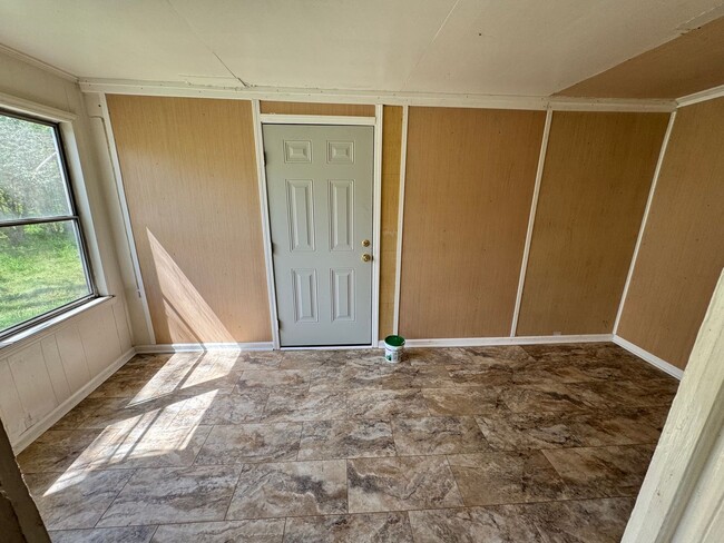 Building Photo - 2/1 with extra space in Uptown Shelby, NC