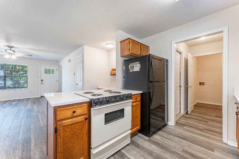 Building Photo - 2402 S 16th St