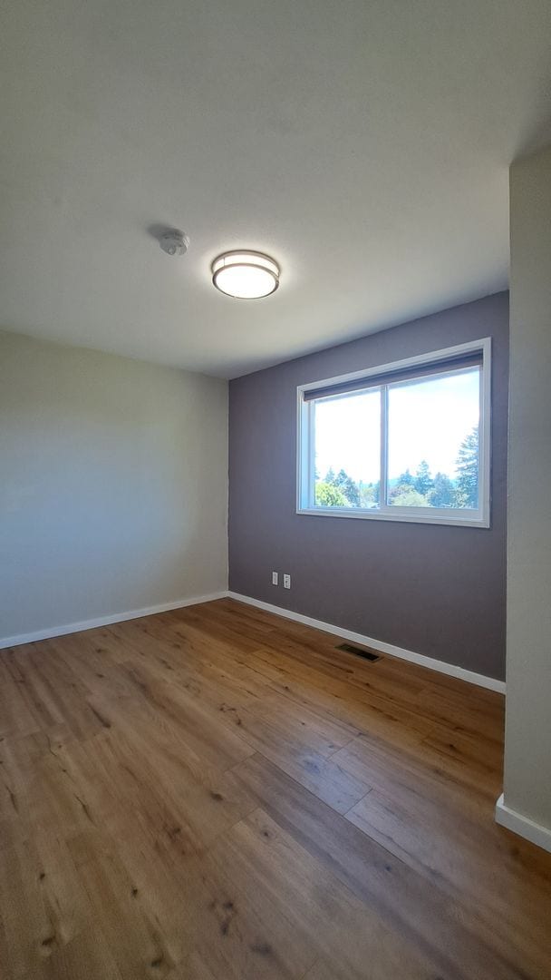 Building Photo - 2 Bedroom 1 Bath Duplex