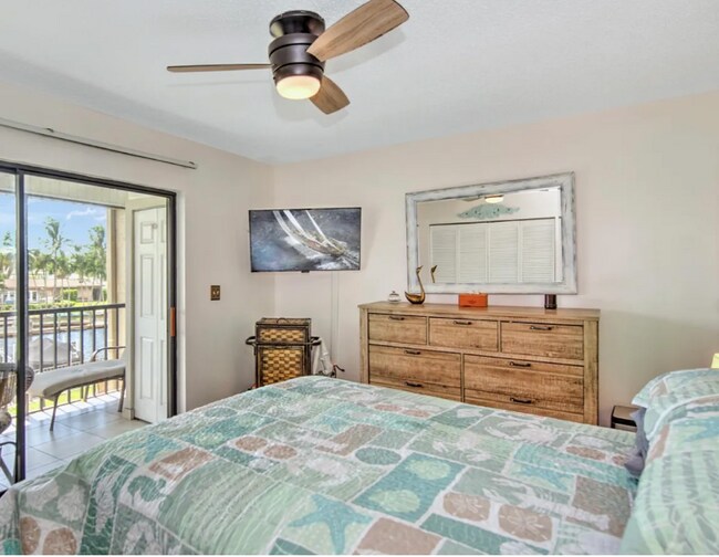 Building Photo - 4803 SW Santa Barbara Ct